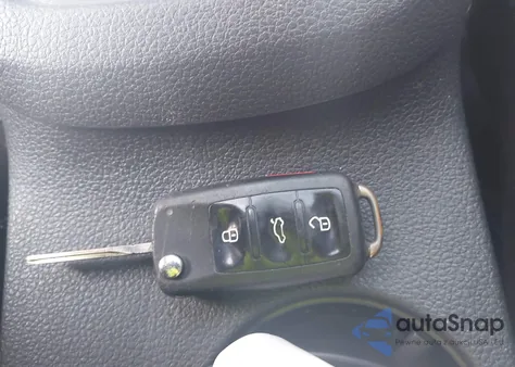 2014 Volkswagen Jetta 1.8T Se z USA, uszkodzony, nr VIN 3VWD17AJ3EM249215